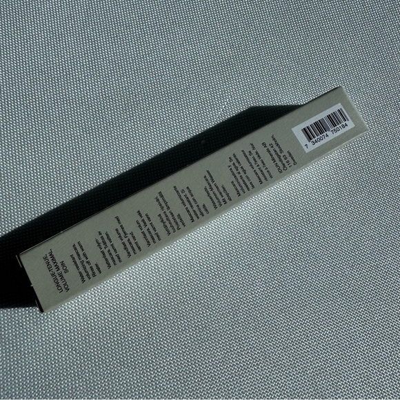 NWT Mascara Vatn Volume 38 Degree C - No Clump Waterproof Black Mascara - Picture 3 of 3